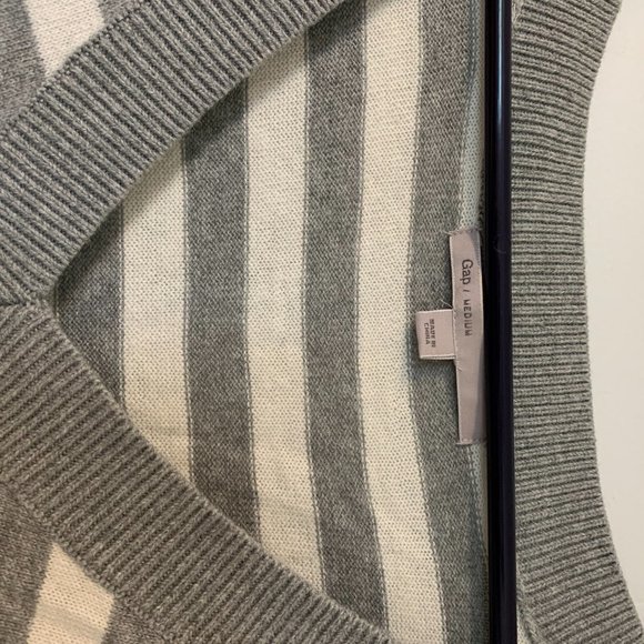 Gap V-Neck Sweater Stiped Gray & White - Picture 2 of 3